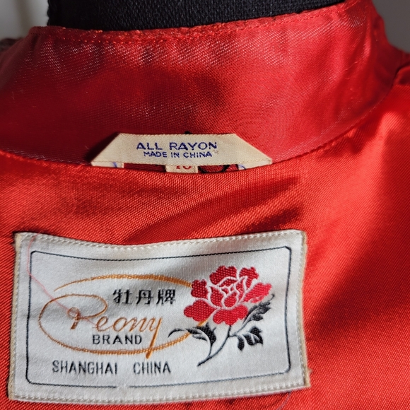 VINTAGE ASIAN PRINT RAYON RED SATIN LONG JACKET - Picture 10 of 11